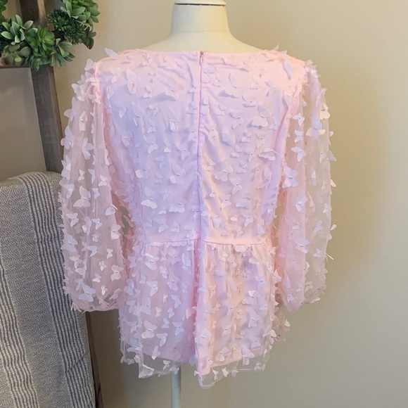 Beautiful light pink butterfly blouse - Picture 2 of 6
